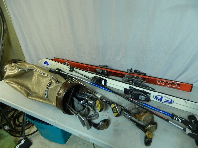 lot 89 image: Vintage Golf Clubs and Skis