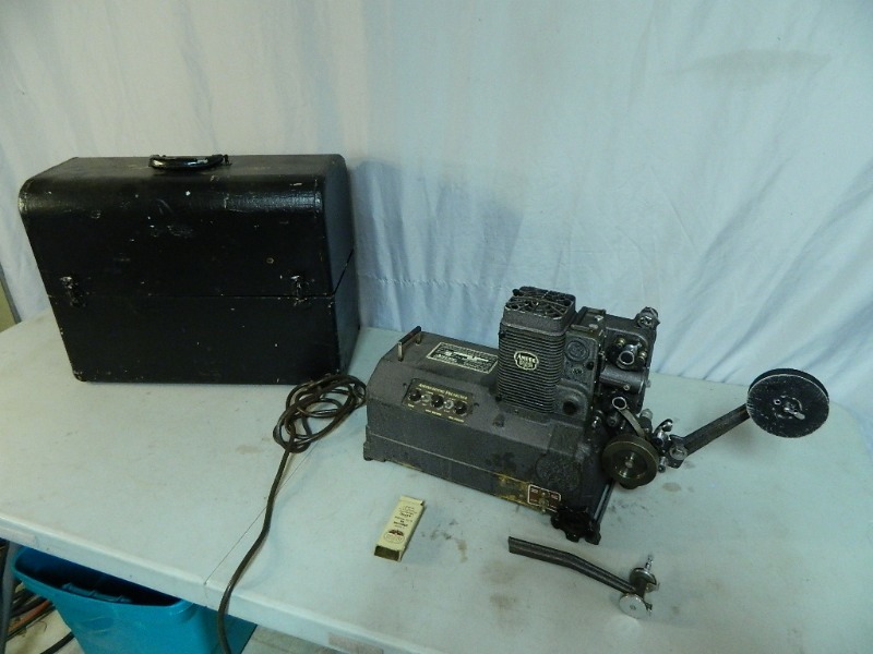 lot 91 image: Vintage Ampro Projector