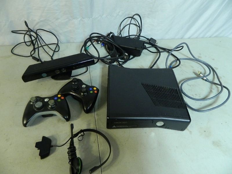 lot 102 image: Xbox 360 Console with Kinect