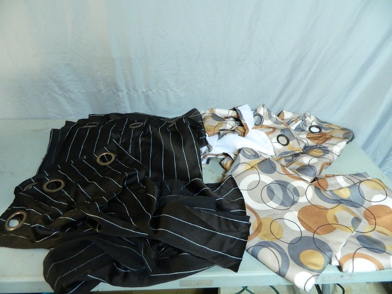 lot 114 image: Curtains