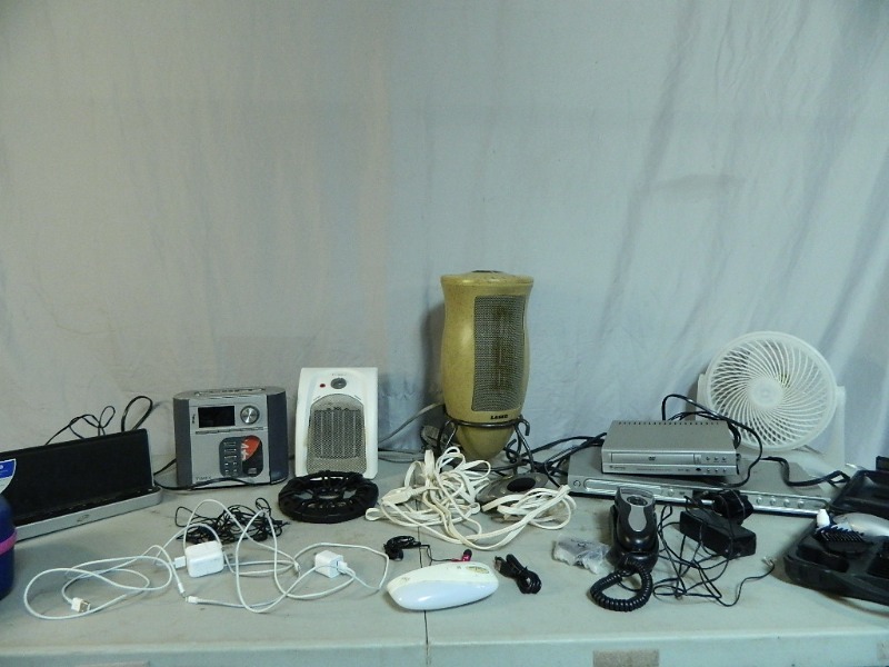 lot 120 image: Assorted Electronics