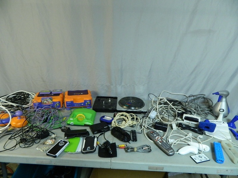 lot 121 image: Assorted Electronics