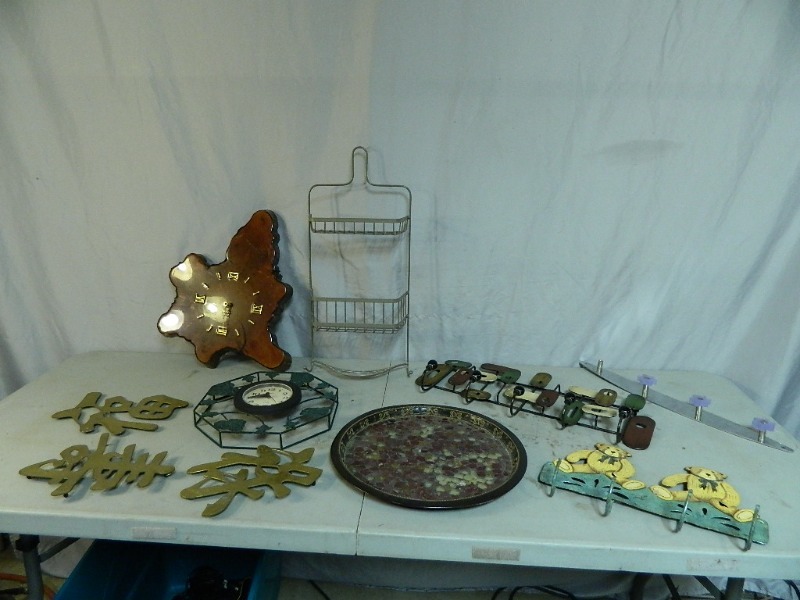 lot 140 image: Clocks and Decor
