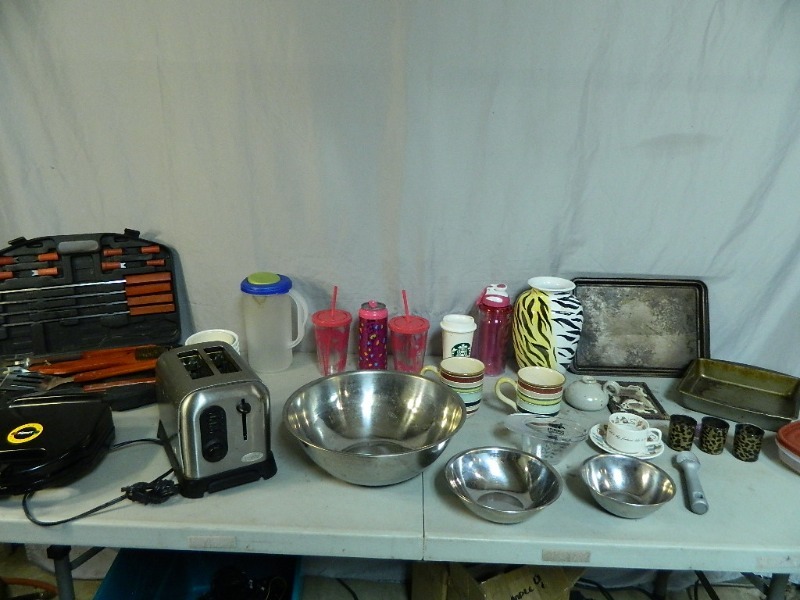 lot 149 image: Kitchen Items
