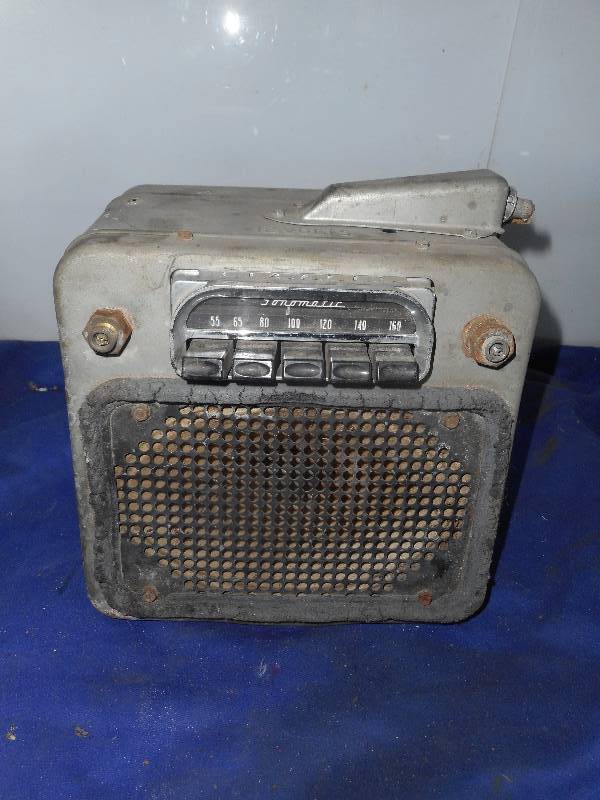 MODEL 1350 12 VOLT RADIO