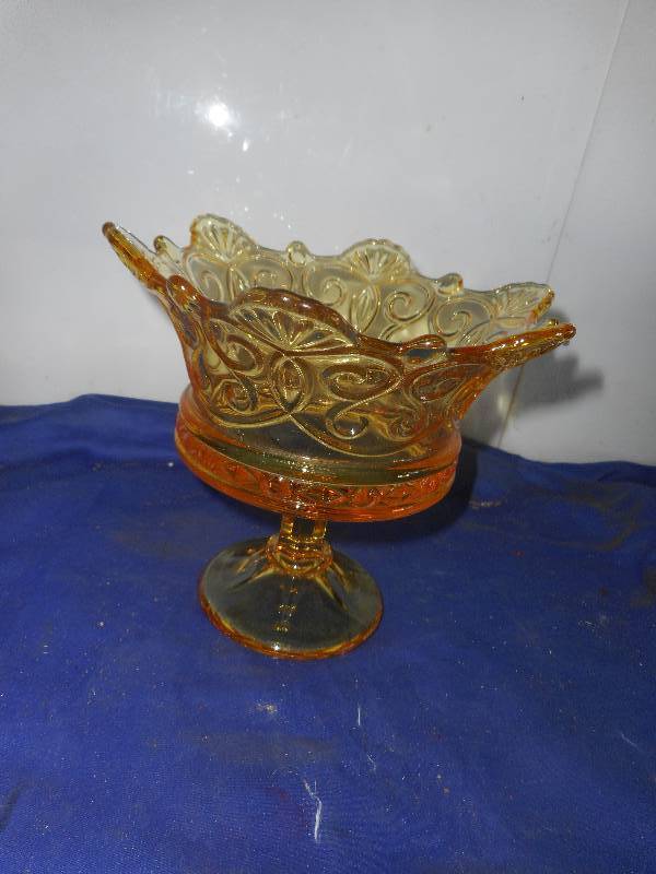 AMBER PEDISTAL DISH