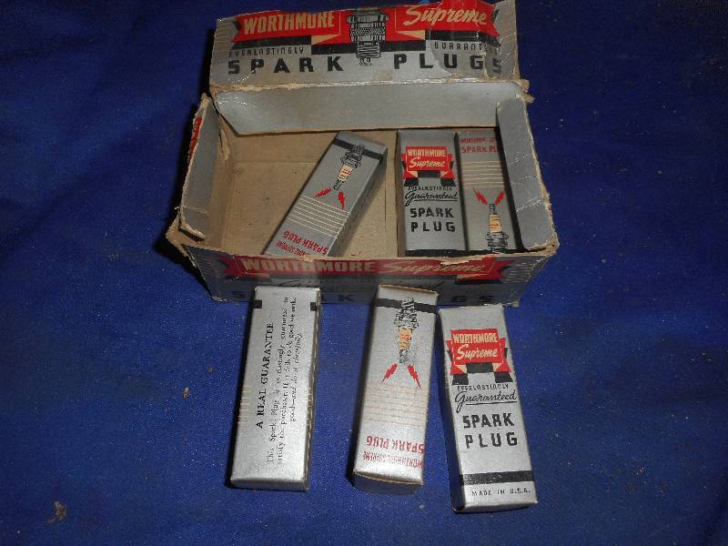 VINTAGE WORTHMORE SPARK PLUGS