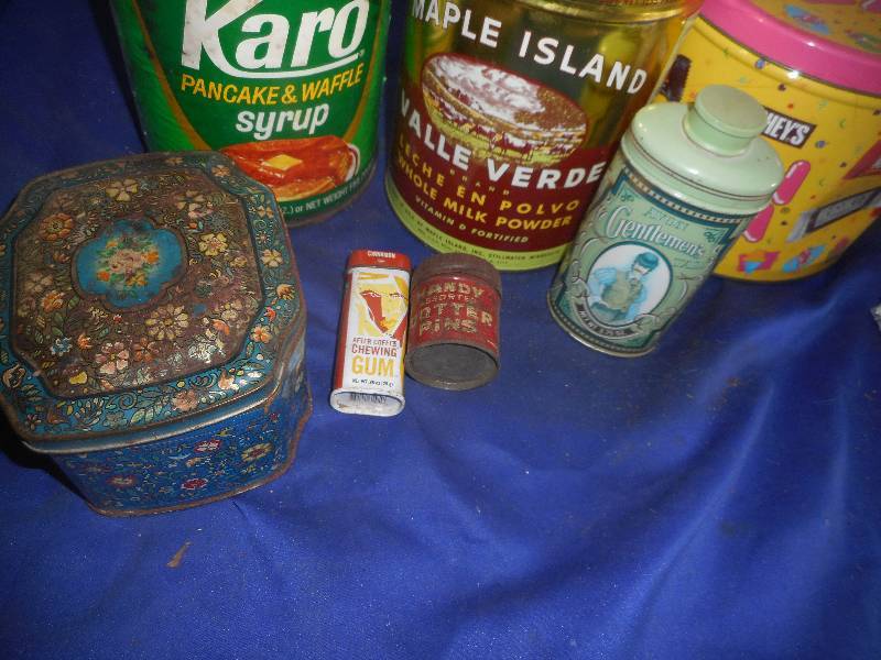 COLLECTIBLE TINS