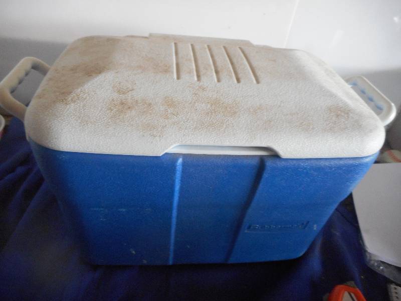 MES RUBBER MAID COOLER