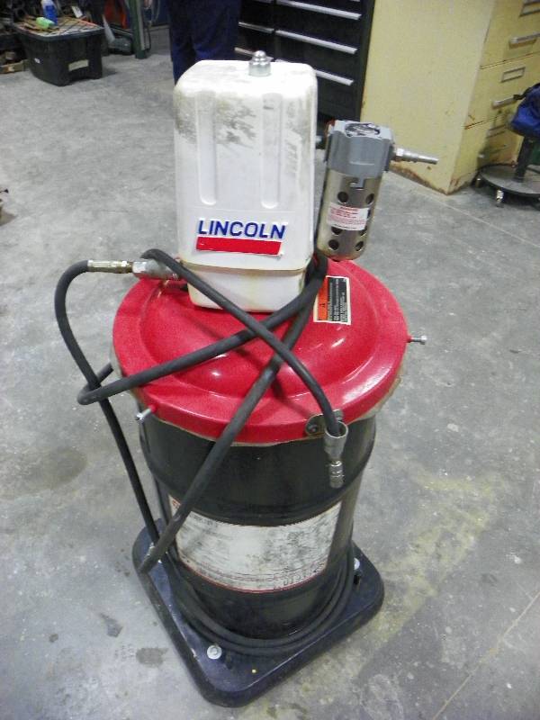 lot 112 image: LINCOLN AIR GREASER