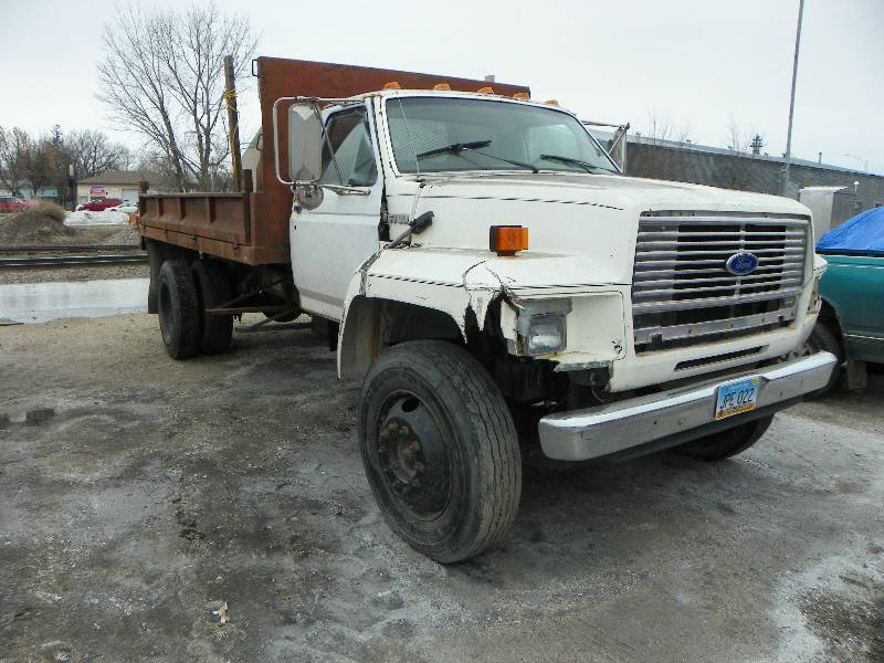 lot 47 image: 1988 Ford F700