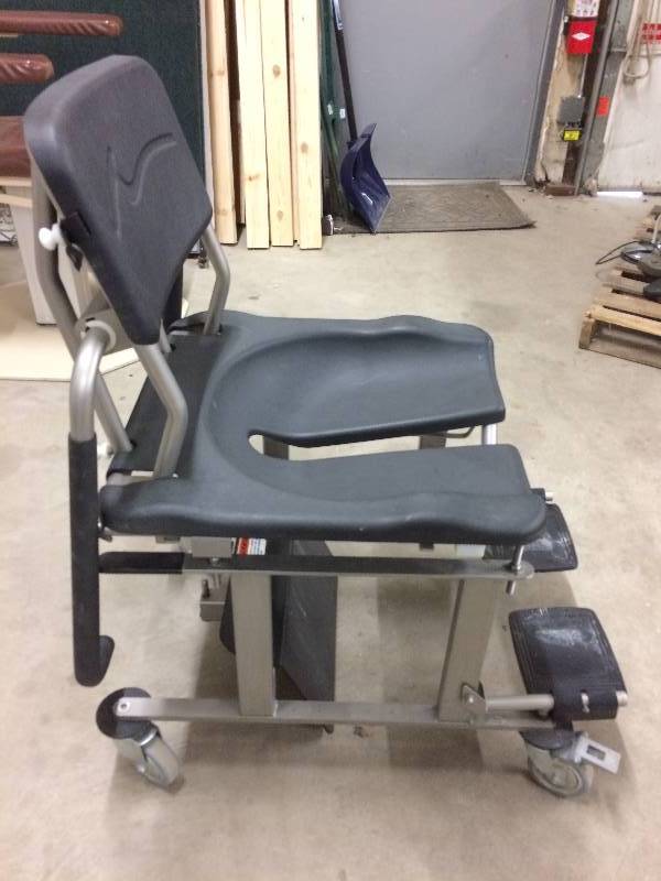 Extra Apollo Bathing System Level Glide Transfer System Chair - Could Also Be Used As A High End Shower Wheelchair - Excellent Condition