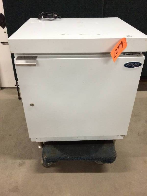 Super Nice Working Condition Nor-Lake Norlake Scientific Undercounter Commercial Refrigeration With Locking Door (No Key)