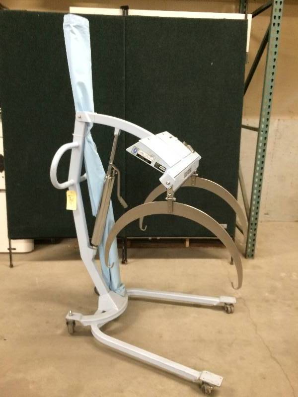 Wow SCALE-TRONIX Model #2002 550LB CAPACITY MOBILE BED-SIDE SLING CORDLESS ELECTRIC SCALE PATIENT LIFT HOIST WITH DATA PRINT OUT - LOTS OF USES FOR THIS HOSPITAL GRADE HOIST SUPER CONDITION