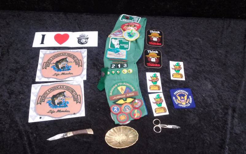 Lot - Misc Pocket Knife, Girl Scout, Badges, Etc