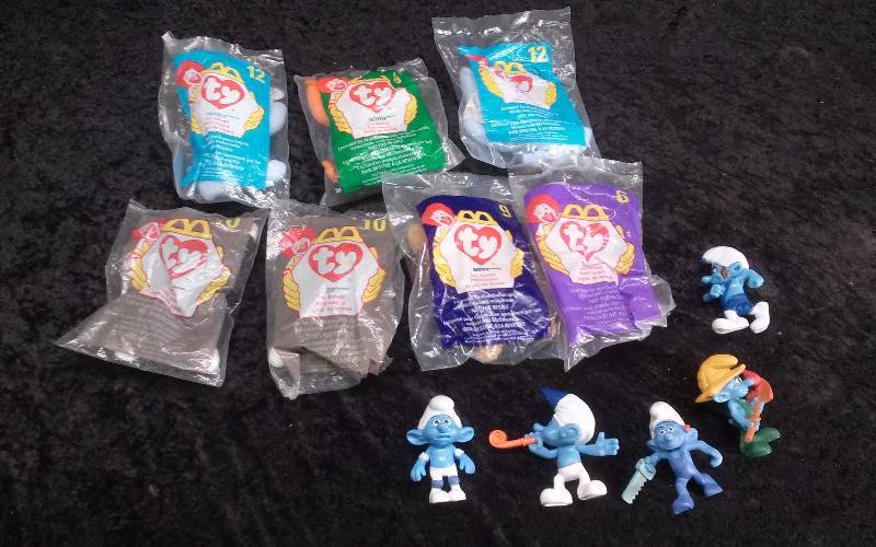 Lot - Misc Toys, Smurfs, etc