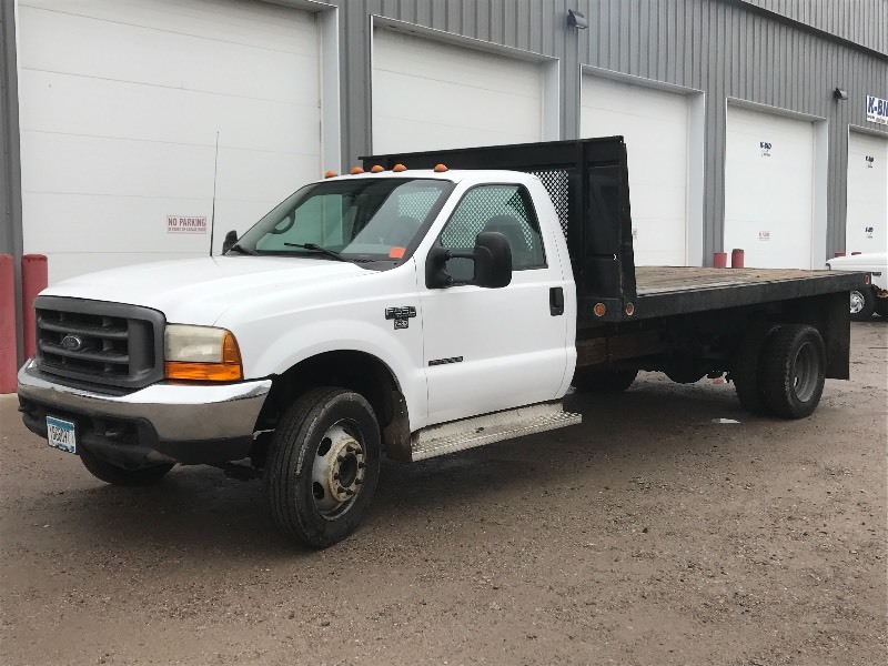 lot 1 image: 2000 Ford F.550 XL Super Duty