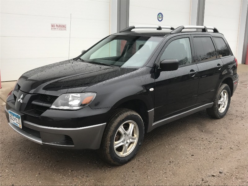 lot 3 image: 2004 Mitsubishi Outlander AWD