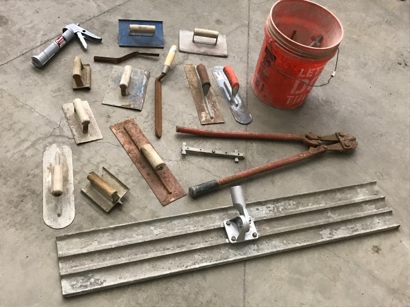 lot 6 image: Lot Of Concrete Tools & Bolt Cutter