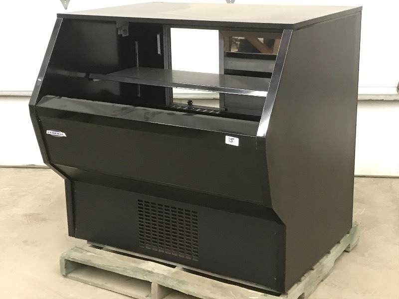 lot 15 image: Federal Open-Faced Cooler