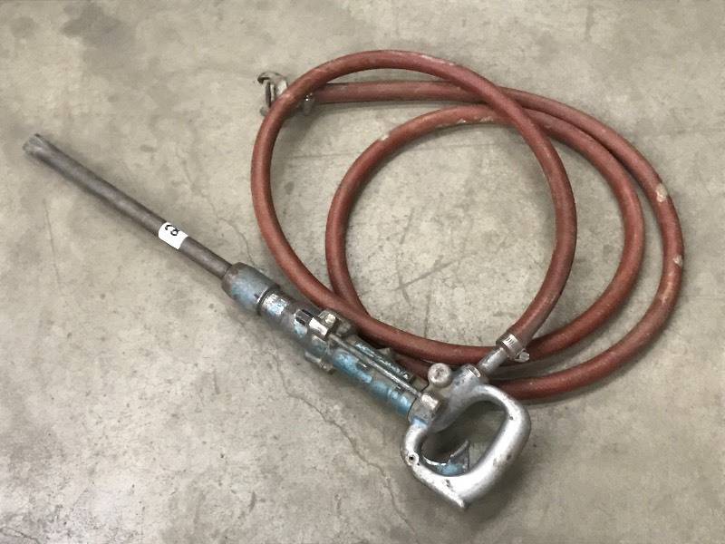 lot 29 image: Pneumatic Chisel Hammer
