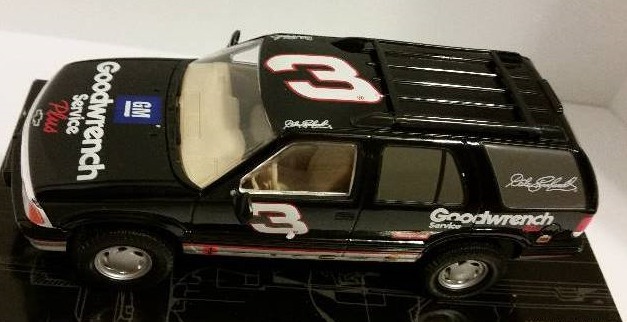 lot 7 image: 1999 Brookfield Collectibles 25th Scale #3 Dale Earnhardt Chevrolet Blazer - See Pictures