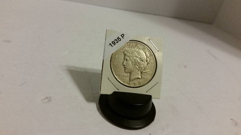 lot 98 image: 1935 P (Philadelphia Mint) Peace Silver Dollar - See Pictures