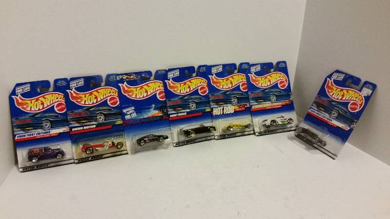 lot 129 image: Lot of (7) Hot Wheels Collectors Series and First Editions from the late 90s and early Millenium - See Pictures - In Original Packaging