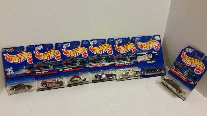 lot 109 image: Lot of (7) Hot Wheels Collectors Series and First Editions from the late 90s and early Millenium - See Pictures - In Original Packaging