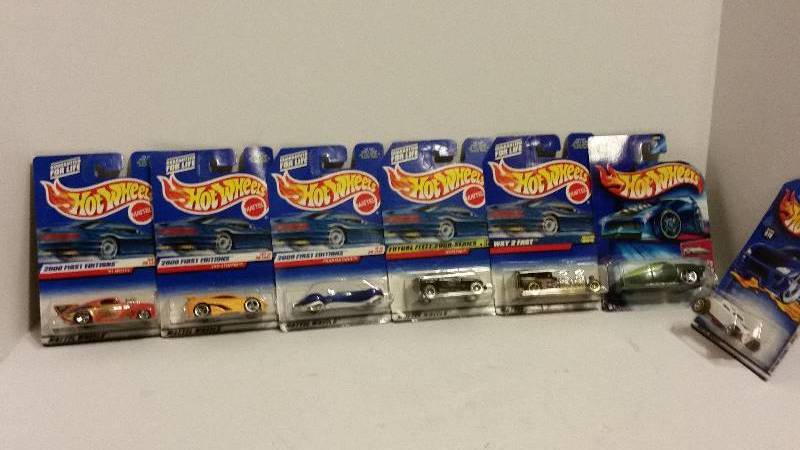 lot 102 image: Lot of (7) Hot Wheels Collectors Series and First Editions from the late 90s and early Millenium - See Pictures - In Original Packaging