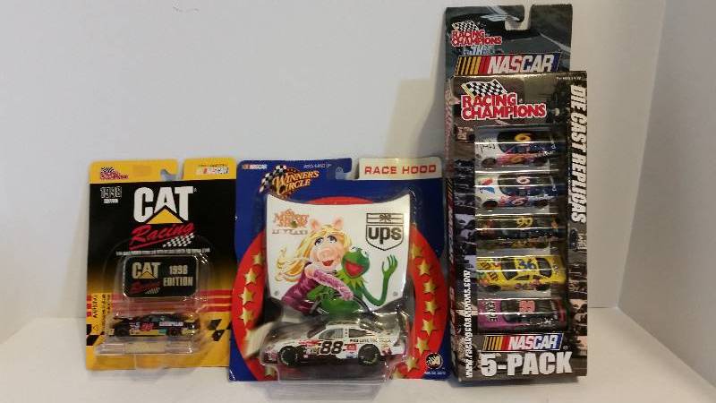 lot 137 image: Racing Champions and Winners Circle lot of 164th Scale Cars - See Pictures for details