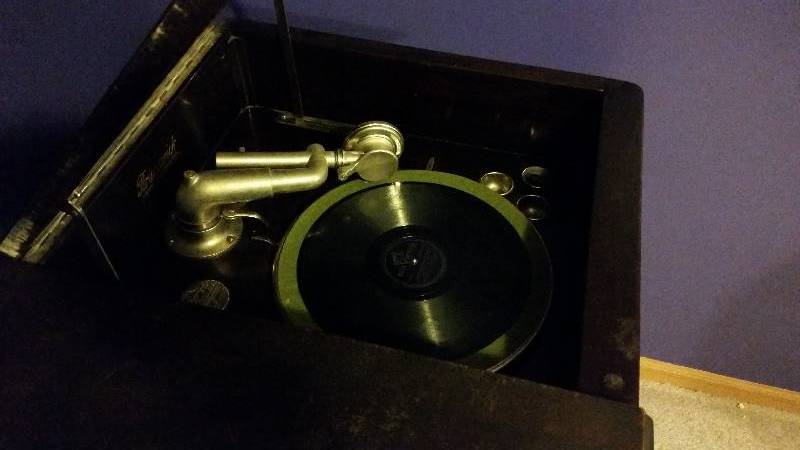 lot 114 image: Brunswick Antique Hand Crank Phonograph Model YO Serial Number 234330 - Fully Working Condition Plays Great