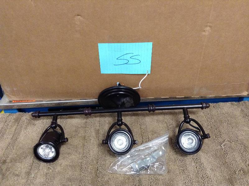 lot 55 image: Hampton Bay EC4885ABZ 3-Light Antique Bronze Ceiling Bar Track Lighting Kit PPP3 open box
