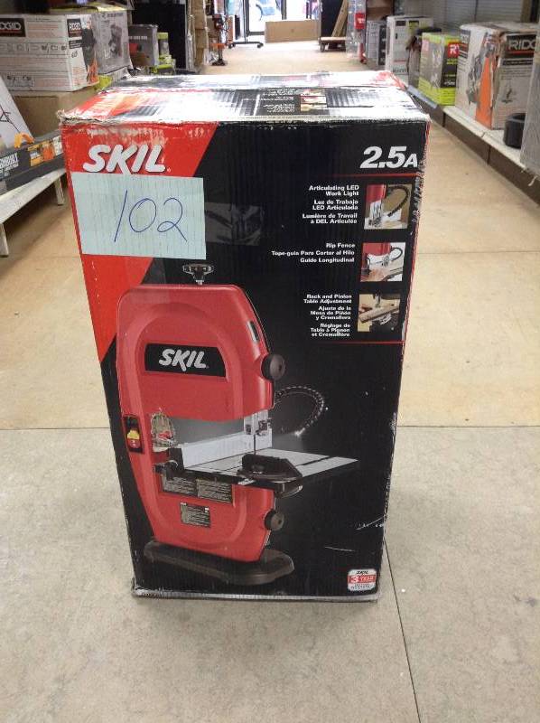 lot 102 image: Skil 2.5 Amp Corded Electric 9 in. Portable Band Saw with Built-In Ligh never used