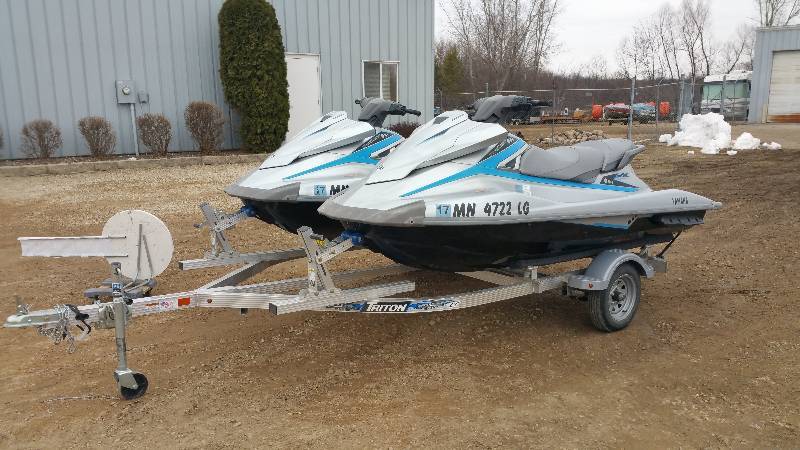 lot 27 image: 2015 Yamaha VX Deluxe #4722