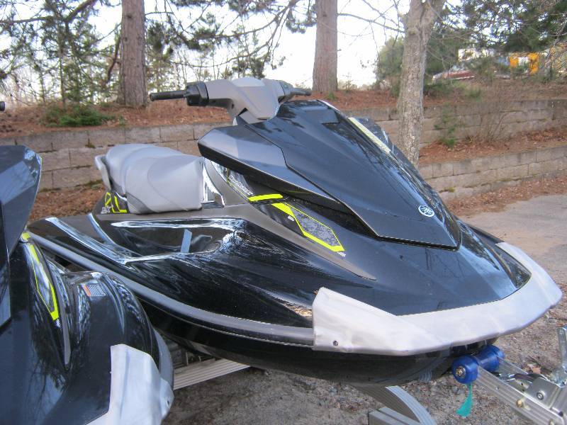 lot 24 image: 2015 Yamaha VX Deluxe #3262