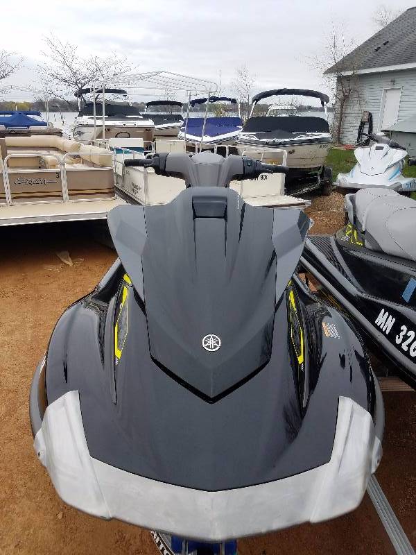 lot 44 image: 2015 Yamaha VX Deluxe #3265