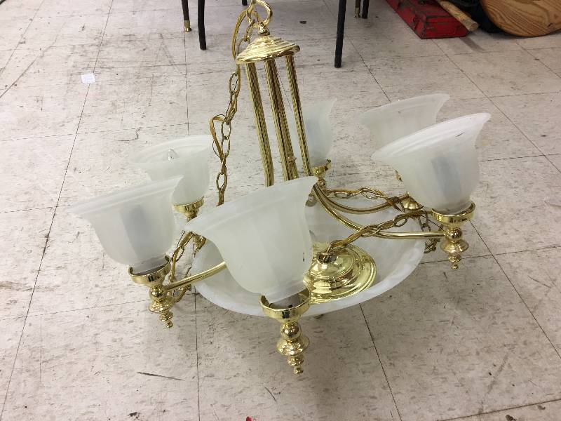 lot 23 image: chandelier
