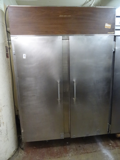 lot 5 image: Continental refrigerator double doo...
