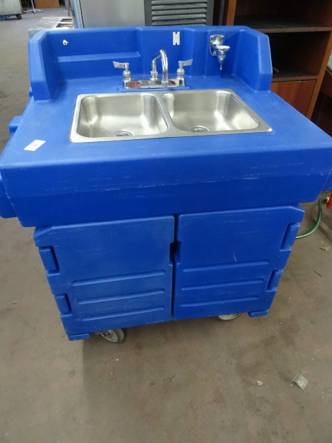 lot 16 image: Portable sink system. Built in wast...