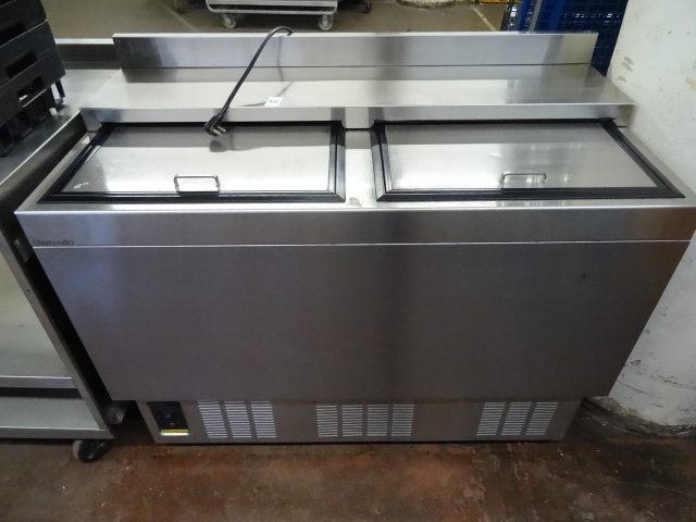 lot 45 image: Glasstender model MF48-SF2 mug fros...