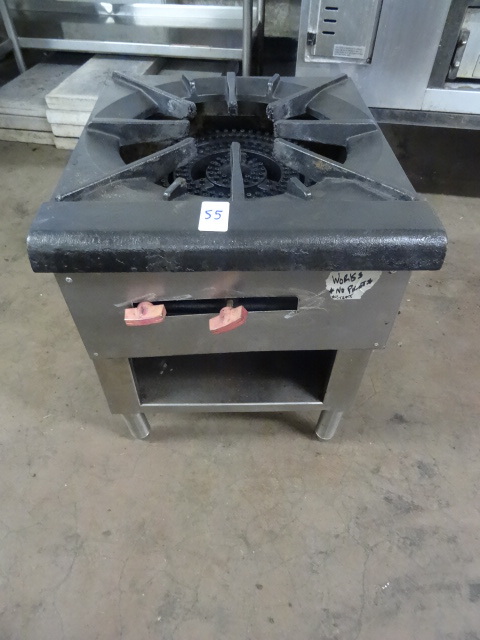lot 55 image: Natural gas single burner stove. Wo...