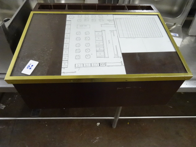 lot 62 image: Table top hostess station. Lid open...
