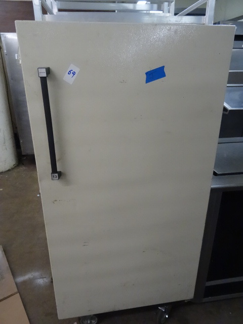 lot 69 image: Kenmore upright freezer. Works. On ...