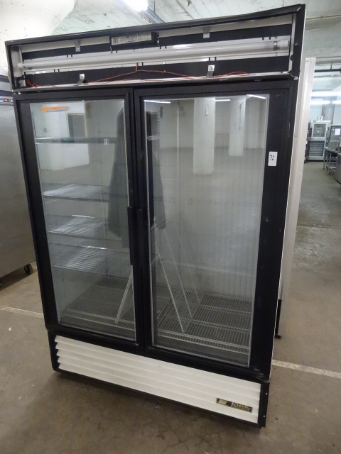 lot 72 image: True model GDM-49F 3 door retail fr...