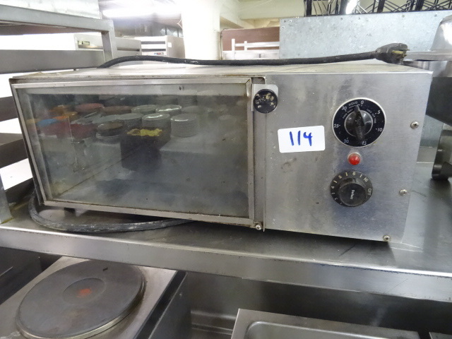 lot 114 image: Model 616N Wisco convection oven. 1...