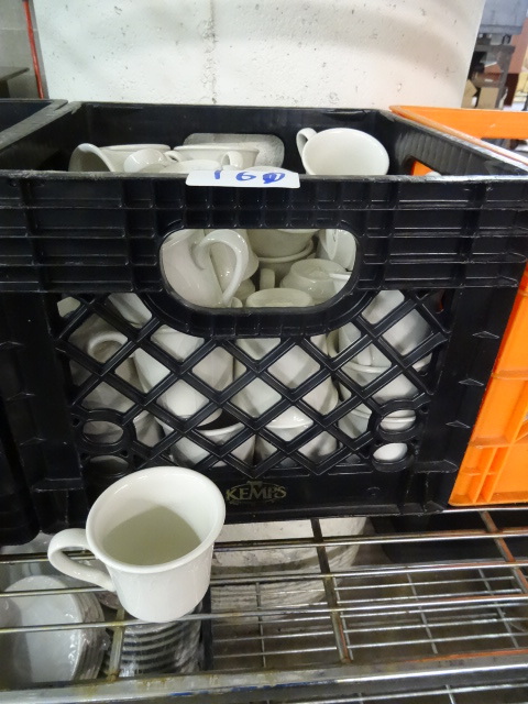 lot 160 image: Approx 3 dozen coffee cups...