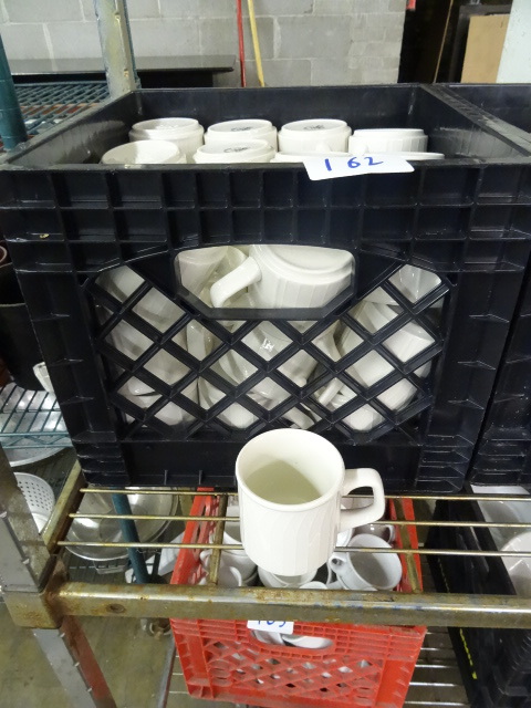 lot 162 image: Approx 30 Homer Laughlin coffee cup...