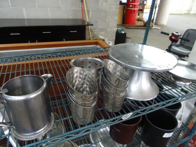 lot 170 image: Misc restaurant related items...