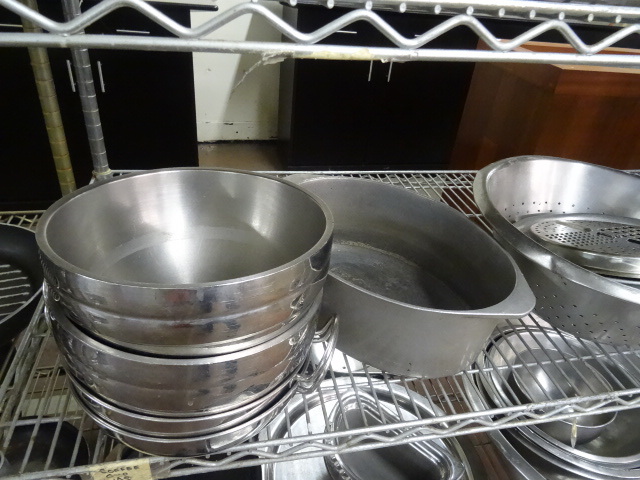 lot 186 image: Misc strainers. Aluminum bowls...
